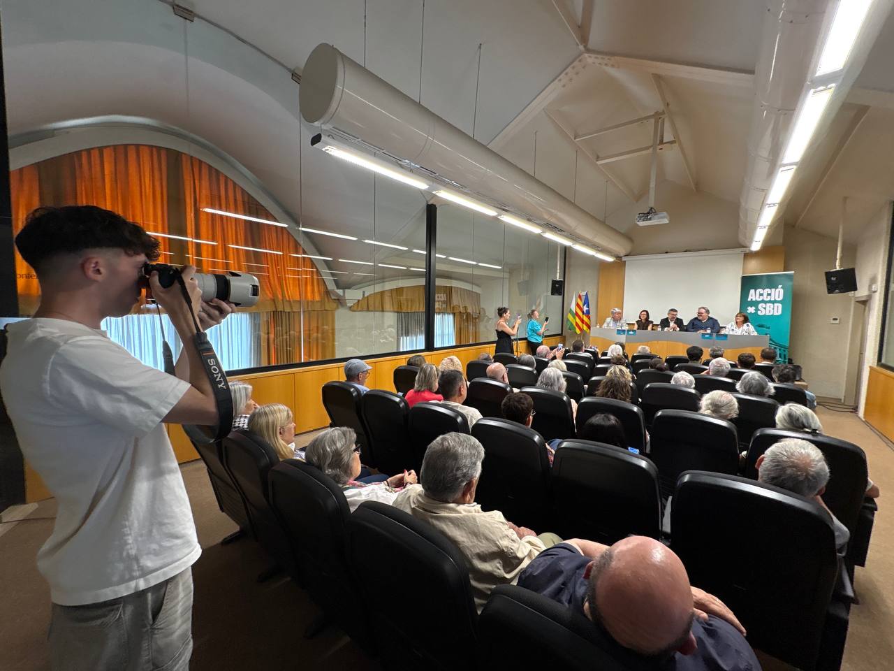 Públic assistent a la presentació